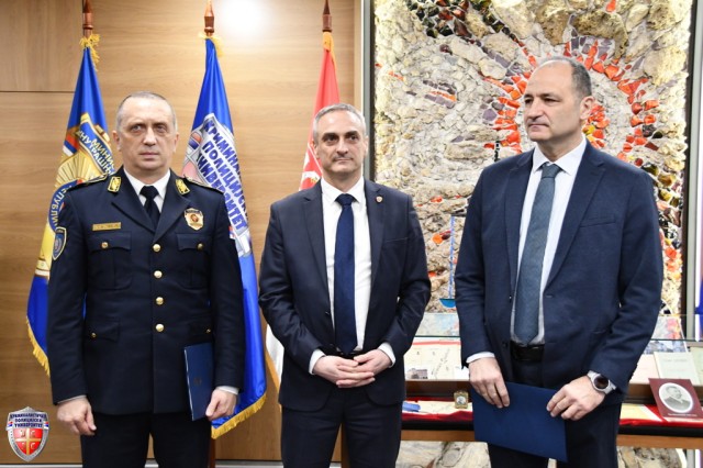 NASLOVNA~137.JPG